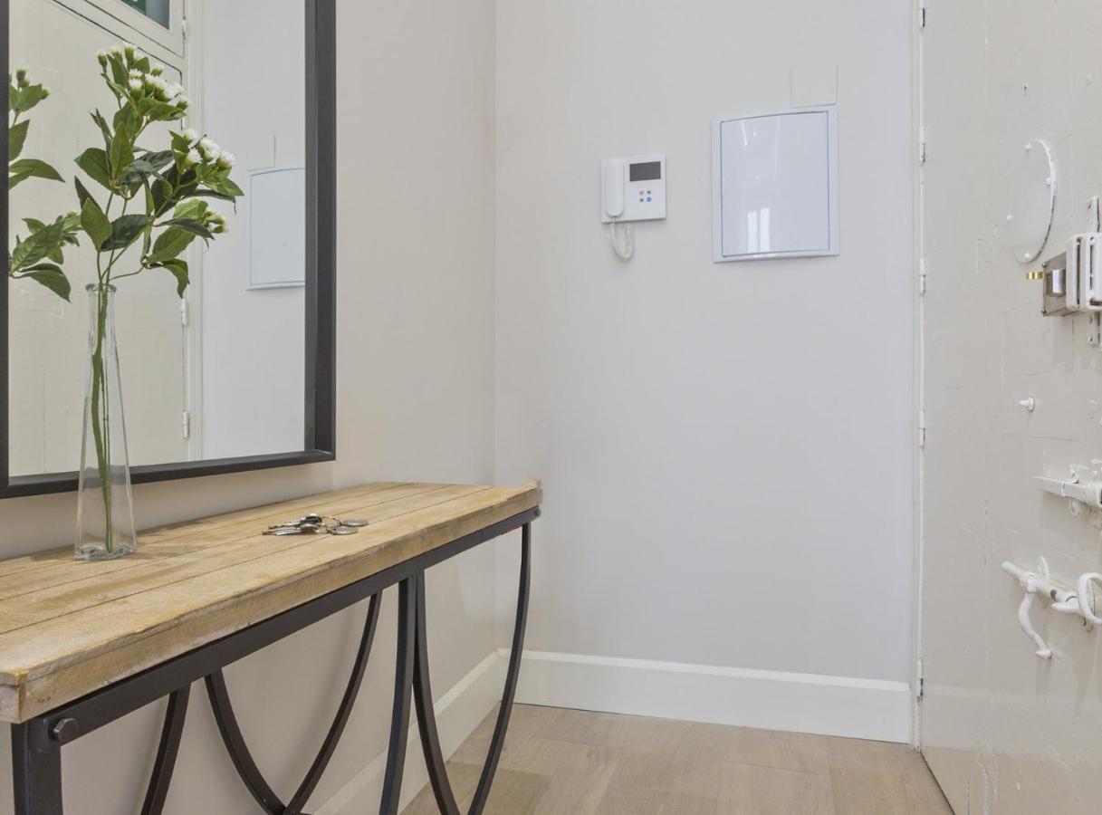 Charming City Center Apartment For 4 Perfect Location, Espoz Y Mina III Мадрид Екстериор снимка